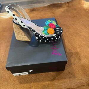 Betsey Johnson Women's Sprite Fruit Embellished Chunky Heel Sandal Size 8M Used